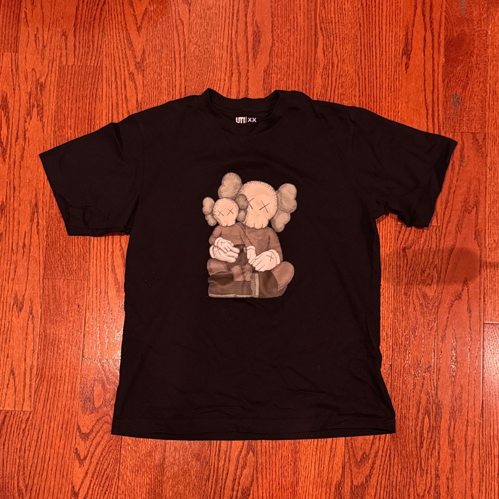 Uniqlo Black Graphic Short Sleeve Tee